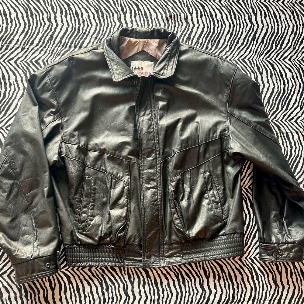 Vintage Black Bomber Jacket with Ribbed Cuffs and Zipper Closure